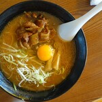 らーめん喰 - 徳島ラーメン+生卵