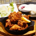 六本木 肉とワイン Uchibito - やみつき鶏 鶏唐揚げ定食 (￥1,000)