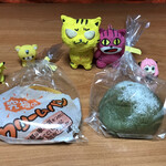 メサ ベルテ - 料理写真:究極のカスタードクリームパン170円＆もち入りよもぎ粒あんパン130円　※共に税別