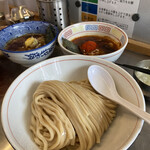 つけ麺 神儺祁 - 丁寧に揃えられた麺