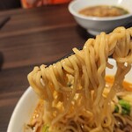 八福食堂 - 味噌ラーメンの麺リフト