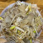 Ramen Kami Buta - 麺もしっかりあります。濃厚なプースーで乳化もあるよ。