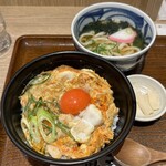 うどん王 - 親子丼セット ミニうどん付き(930円)