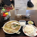 八宝亭 - 『本日❣️』水曜日のちゃんぽん&小ライスセット　　　　　　（向こう側のタッパは施餓鬼なんで関係ありません）