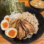 究極のにぼし味噌らーめん 人間ばんざい - 麺