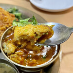 NEPALI CUISINE HUNGRY EYE Dine & Bar - チキンカレー