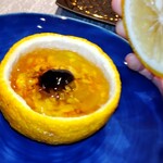 WAGYU YAKINIKU IBUSANA - 活タラバの内子と、シャインマスカット和え　(内子とシャインマスカットの相性は抜群)