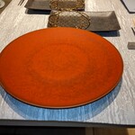 WAGYU YAKINIKU IBUSANA - テーブル席　(塩谷氏のお話と、岡崎シェフが肉を焼いてる姿を楽しめます)