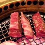 焼肉 ゆかわ - ハラミステーキをじっくり焼く