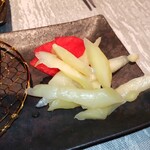 WAGYU YAKINIKU IBUSANA - ２種の野菜、甘酢漬け (大根、生姜)　生姜の甘酢漬けは、某有名お鮨さんから学んだモノ