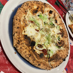 Ra Befana - 「本日のピザ」は、しらすとアンチョビ、葱のピザ