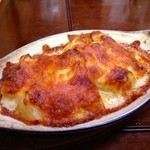 菊仙 - じゃが明太子チーズ焼き：480円・ホックホクのジャガイモに、明太子・チーズを搭載し焼き上げた、グラタンのような一品！チーズも明太子もじゃが芋も、タップリと入ってます♪