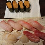 寿司居酒屋 まるがまる - ウニ　ハマチ　金目鯛　ホタテ　中トロ