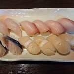寿司居酒屋 まるがまる - メダイ　ハマチ　〆鯖　ホタテ　