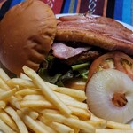Dino DINER - 厚切りベーコントッピングのハンバーガー￥1.380＋￥680