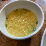Hassenkaku Honten Resutoran Tsu Xaihon - 炒飯につく玉子スープ