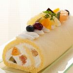 ティーラウンジ　ラ　フルール - 6月は「レモンクリームとフルーツのロールケーキ」です。さっぱりしていておすすめ。