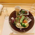 しんせん 割烹 佐乃家 - 八寸。　カワハギ肝ポン酢和え、鱒のいくらとほうれん草のお浸し、ニシンの甘露煮、牛蒡、半生カラスミ、ブロッコリー、カリフラワー、カボチャのブランデー煮、石川の蒟蒻、あと3品は覚えられませんでした