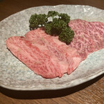 個室焼肉ITADAKI - 本日の黒毛和牛２種　塩