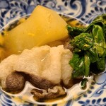 道人 - ⑪月の輪熊(新潟県産)、金沢菊菜(石川県産)、淀大根(京都府産)の熊鍋
      団栗をしっかり食べ、冬籠りに備えて上質な脂をたっぷり蓄えた月の輪熊、「うまい！」しかない
      出汁が滲みた大根と金沢菊菜も良い