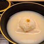 Doujin - ①うずみ豆腐【胡麻豆腐の餅米載せ】、芥子載せ、白味噌仕立て
                一から胡麻を摺って作ったそうで、胡麻の香りが口いっぱいに拡がります。
                白味噌は重過ぎない軽めで優しい味わいなのが嬉しい