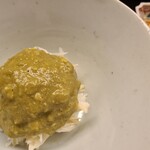 道人 - ⑧茹で柴山蟹(正式名:ずわい蟹、兵庫県柴山産)、蟹味噌掛け、蟹酢添え
      蟹味噌(蟹の肝臓)の旨みとコクを柴山蟹の身の旨みと絡めてじっくり味わう
      シンプルだが味わい深い