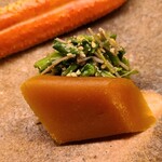 道人 - ⑥芹(秋田県産)のお浸し
      芹のシャキっとした食感とほろ苦さ、胡麻の香りと合わせて頂きます
      ⑦唐墨(2021年作成、1年熟成)
      1年熟成を経て深みのある上質な旨みに