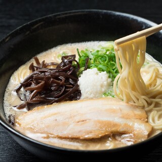 豚骨スープのイメージを覆すクリーミーな味わい「どろラーメン」