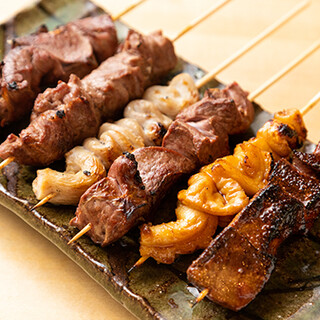 鮮度抜群！産直の桜島美湯豚を使った手打ち仕込みの「やきとん」