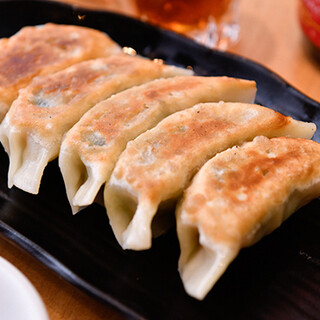 店内手作り！焼き餃子！しそ餃子！エビとほうれん草餃子！