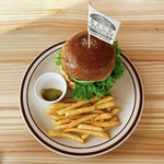 BACK COUNTRY Burger & Cafe - ガーリックバター醤油バーガー