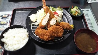 Okayama Shokudou - 上ミックス定食(1716円税込)