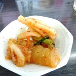 中華麺房 東龍 - おつまみ「キムチ」♪嬉しいサービスです（*^_^*）
