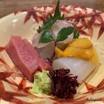 日本料理 とくを - 明石産の天然真鯛､那智勝浦産の天然本鮪のトロ､剣先烏賊の海胆載せ