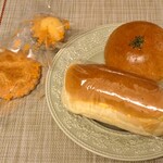 テラサワ・ケーキ・パンショップ - エッグドック￥170(全て外税)　丸いのは焼きそばパン￥180