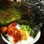 闇市ジョニー - 扇のようにノリを冠した卵かけごはん♪