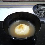 日本料理 TOBIUME - ◆始まり「やきもち♡」・・渡り蟹、お餅、蟹の甲羅などから取った出汁。