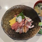 Roppongi Ukyousan - 海鮮丼。美味し。