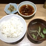 Tempura To Sakana Umino - ◆天つゆで頂くのですけれど、お塩などもあればいいですね。天つゆが甘いので、一味か七味をお願いしましたら用意が無いそう。柚子系の調味料がありましたので、まだよかった。 ◆ご飯は定食の場合はお代わり可能。普通に美味しい。 ◆お吸い物。 ◆卓上にふりかけが置かれていましたので、ご飯と共に頂きましたけれどいいお味。