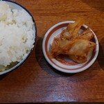 博多ラーメン 亀八 - 
✿ライス・お漬物
無料(セルフ)