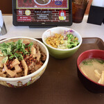 Sukiya - ピリ辛ゴマだれ_食べラー・メンマ牛丼ランチセット(並盛)