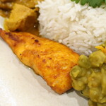 Soumya's Kitchen - 南インドのおうちごはんプレート「ケララ州のカレーやお惣菜盛りだくさんのプレートです」（フィッシュフライ）※鮭