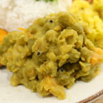 Soumya's Kitchen - 南インドのおうちごはんプレート「ケララ州のカレーやお惣菜盛りだくさんのプレートです」（クートゥ）