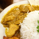 Soumya's Kitchen - 南インドのおうちごはんプレート「ケララ州のカレーやお惣菜盛りだくさんのプレートです」（チキンカレー）