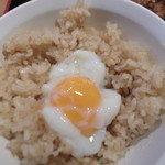 博多若鳥 - 味付けご飯に、温泉卵をのっけました～！