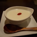 新中国料理 HARAKAWA - デザート杏仁豆腐　ここまで２０１３年です