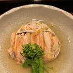 割烹 隆 - お昼のコース９６８０円。香箱蟹と源助大根のおでん。加賀おでんというのでしょうか、香箱蟹の旨味を存分に味わいました（╹◡╹）（╹◡╹）