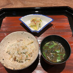 割烹 隆 - お昼のコース９６８０円。銀鱈西京焼き御飯。銀鱈の旨味がご飯に馴染み、絵も言われぬ美味しさです（╹◡╹）（╹◡╹）。訪問が１２月上旬のため、浅漬けはりんごです。