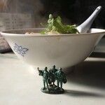 カトリ食堂 - 味噌ラーメン　750円 側面