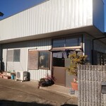 カトリ食堂 - 看板の無い外観です